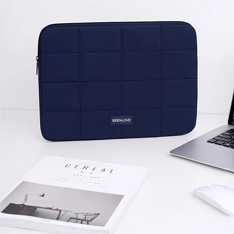 Shockproof laptop sleeve for 14-15.6 inch laptops, ideal for travel
