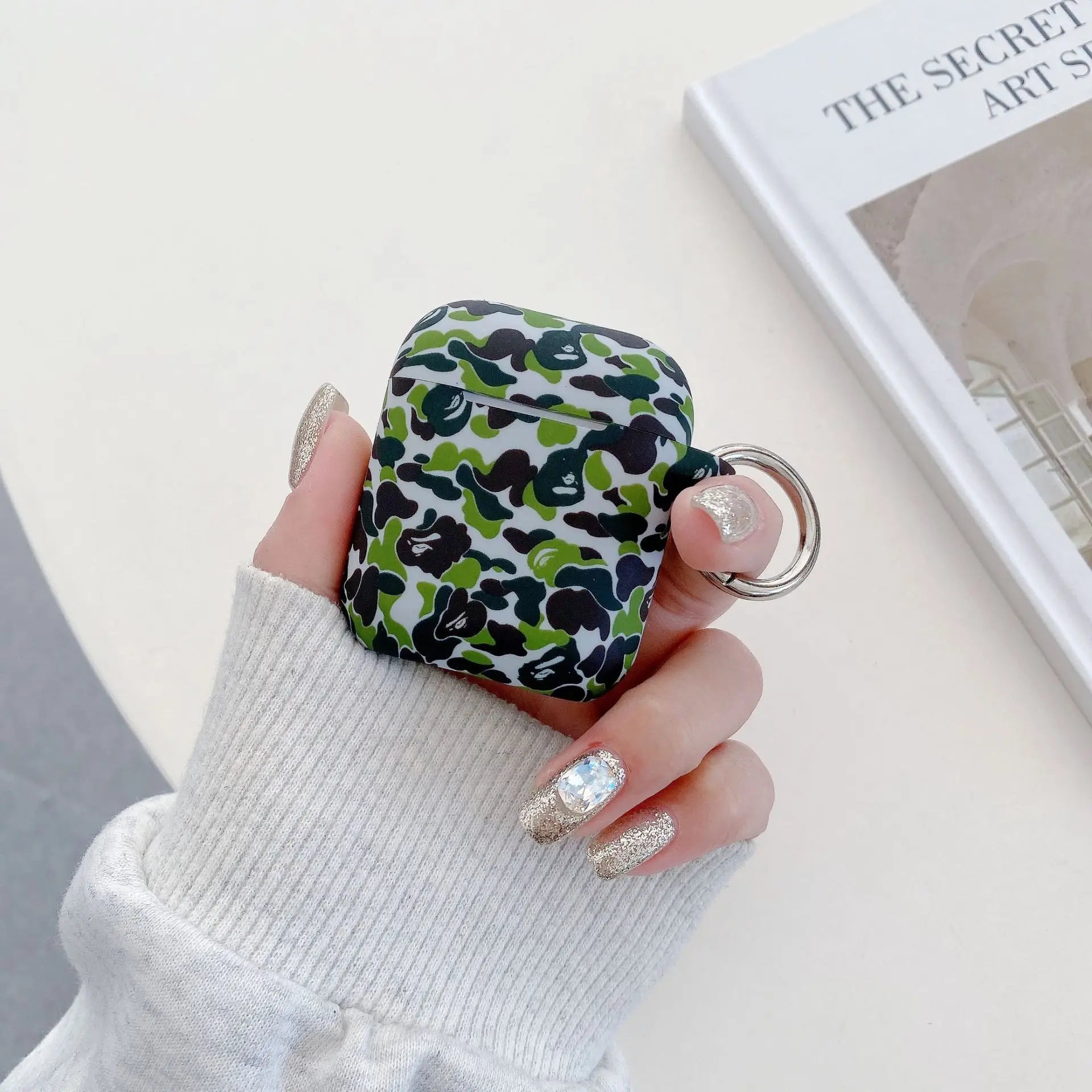 Camo Silikonhülle für AirPods 4 mit Schlüsselband