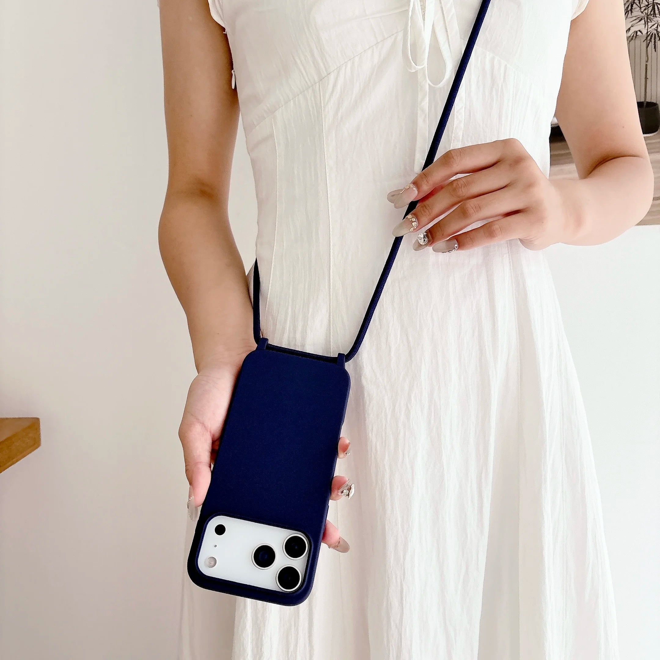 iPhone 17 Pro Max Softcase mit Band & Schutz