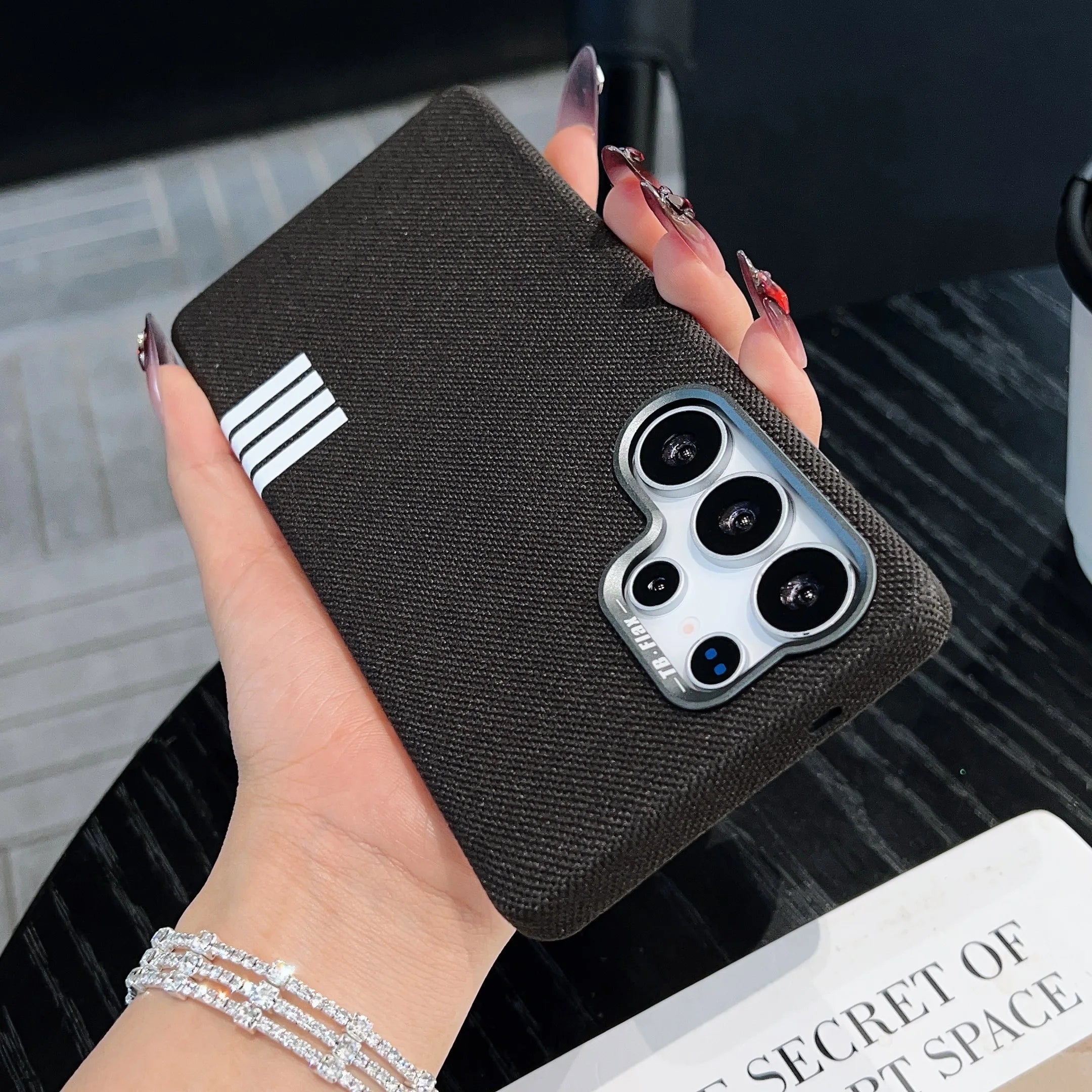 Luxus Leinen Magnet Hülle für Samsung S25