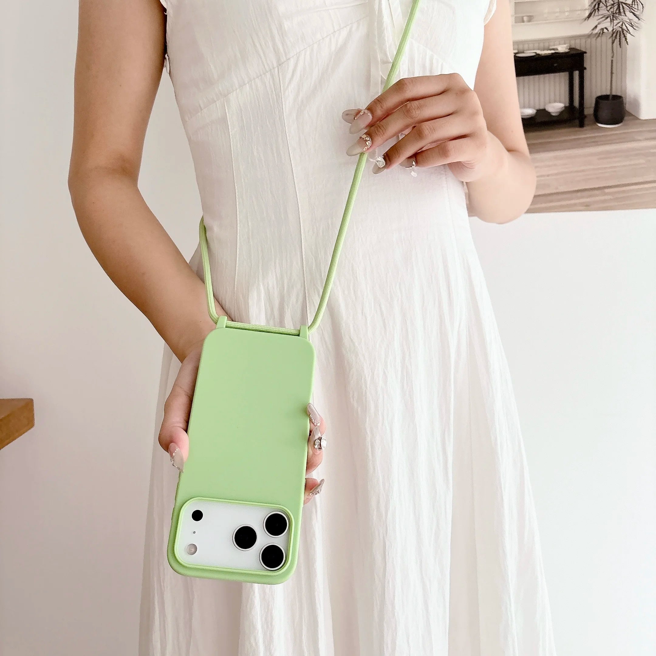 iPhone 17 Pro Max Softcase mit Band & Schutz