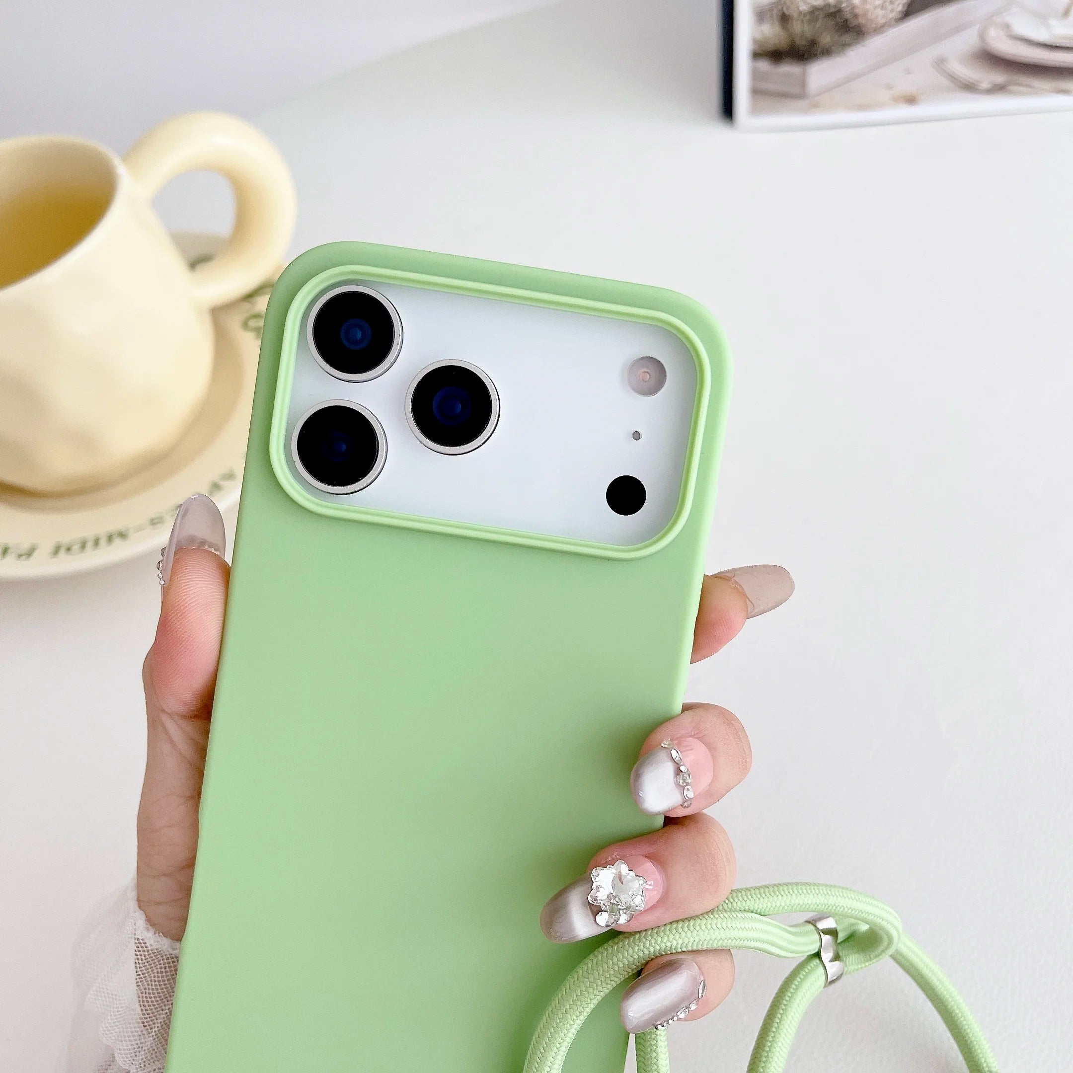 iPhone 17 Pro Max Softcase mit Band & Schutz