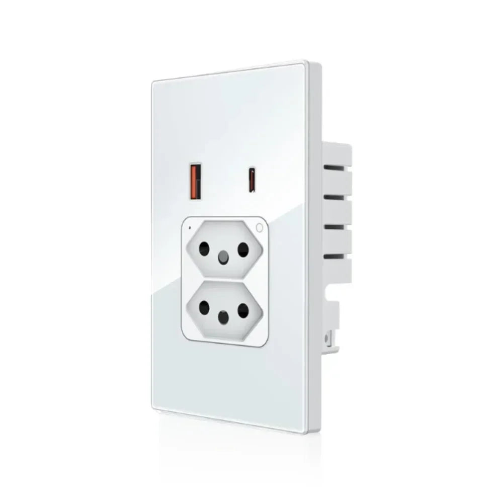 Smart WiFi power outlet Brazil with USB-C 30W