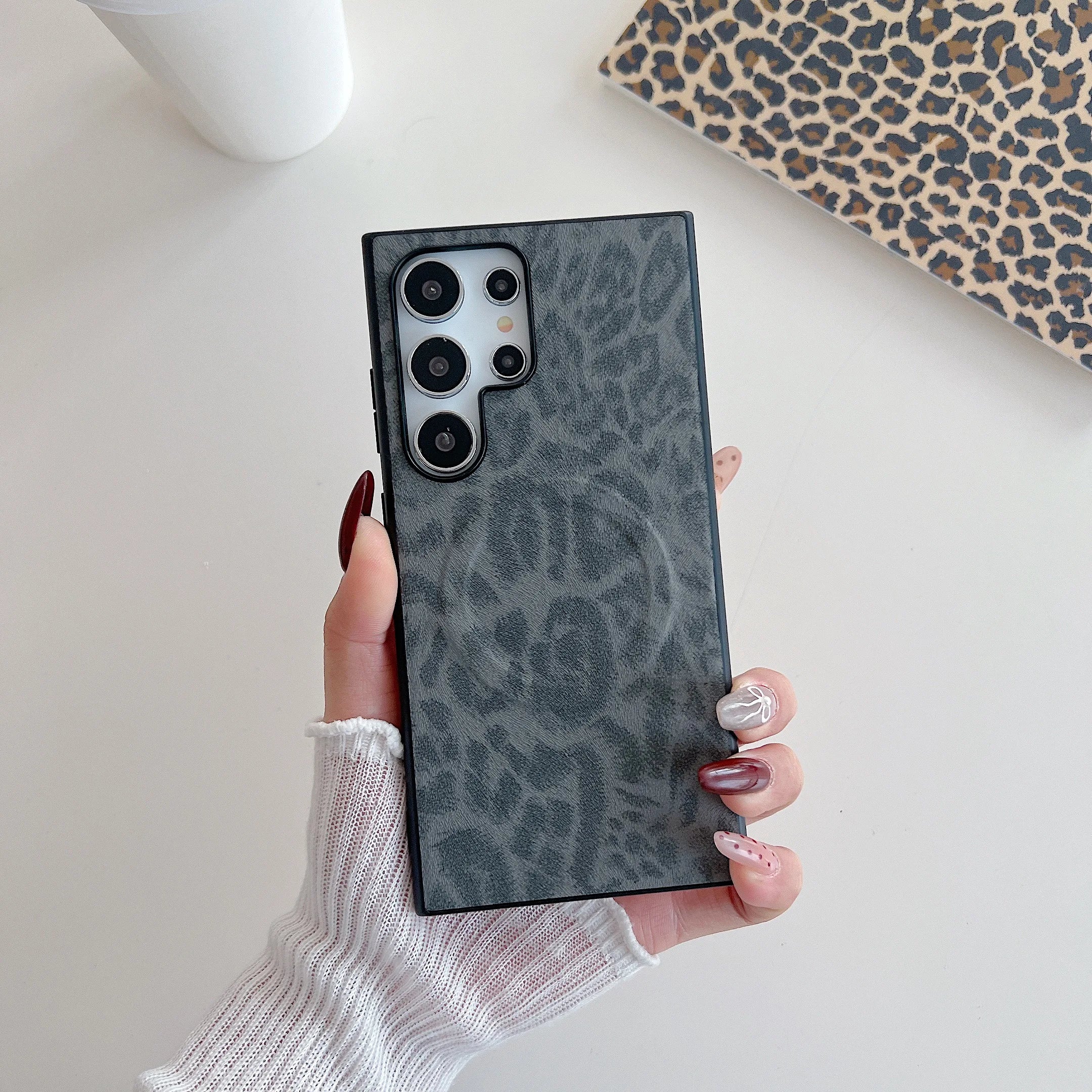 Leopard print magnetic case with MagSafe function