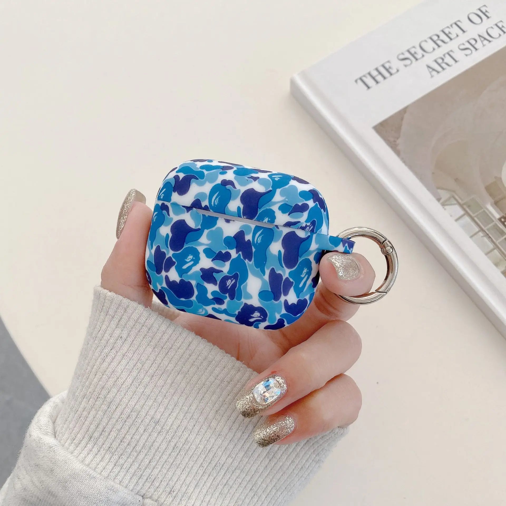 Camo Silikonhülle für AirPods 4 mit Schlüsselband