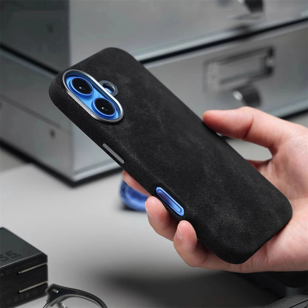 Stoßfeste Lederhülle mit Magnet für iPhone 17