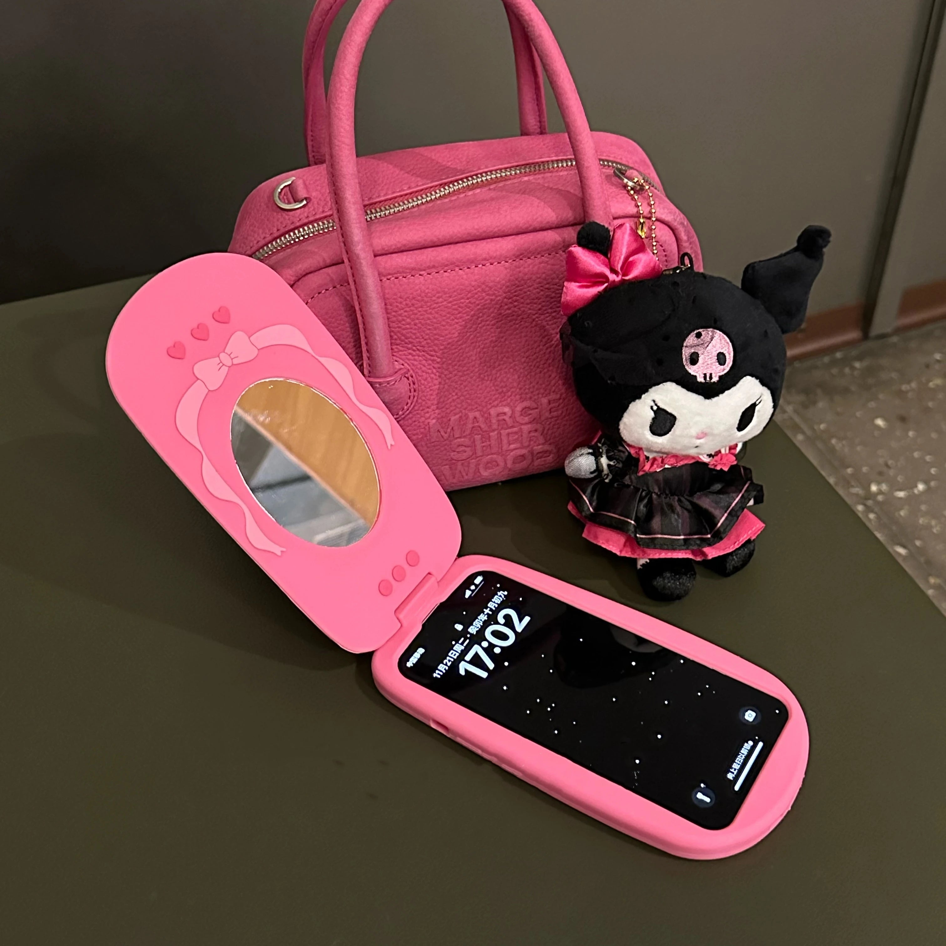 Rosa Klapp-Spiegel Handyhülle aus Silikon