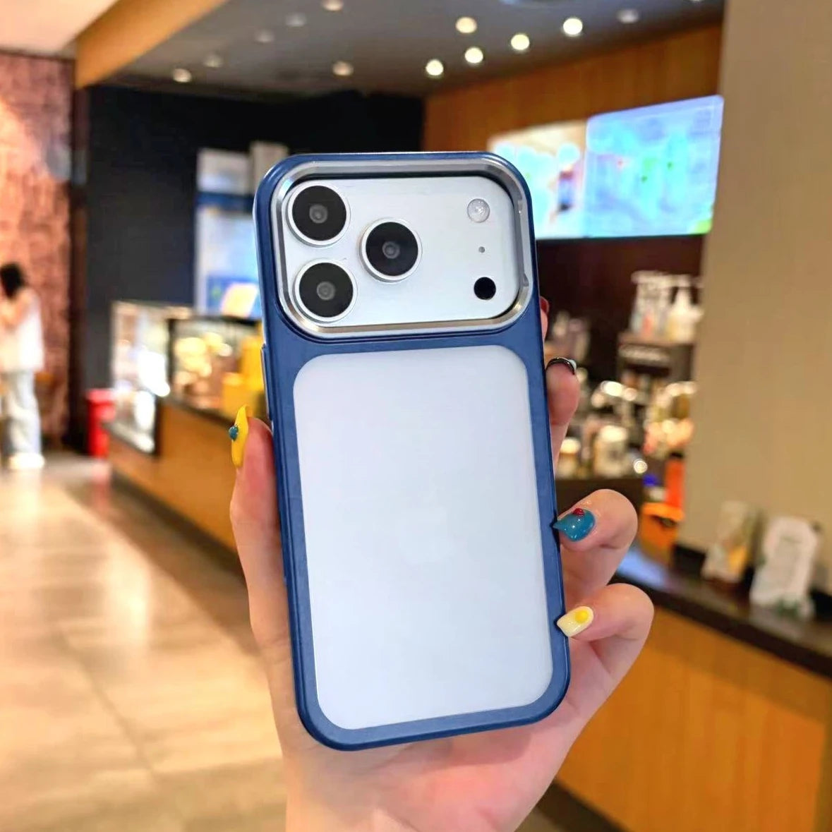 Matte transparente iPhone 17 Hülle mit Metallrahmen