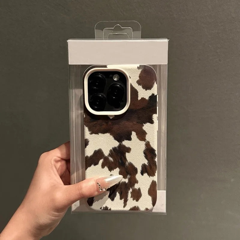 Braune Kuhfell-Leder Handyhülle für iPhone 17