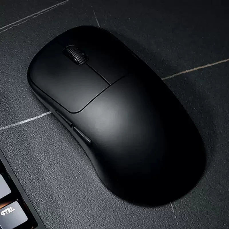 Leichte 8K Gaming Maus mit Bluetooth & 32.000 DPI