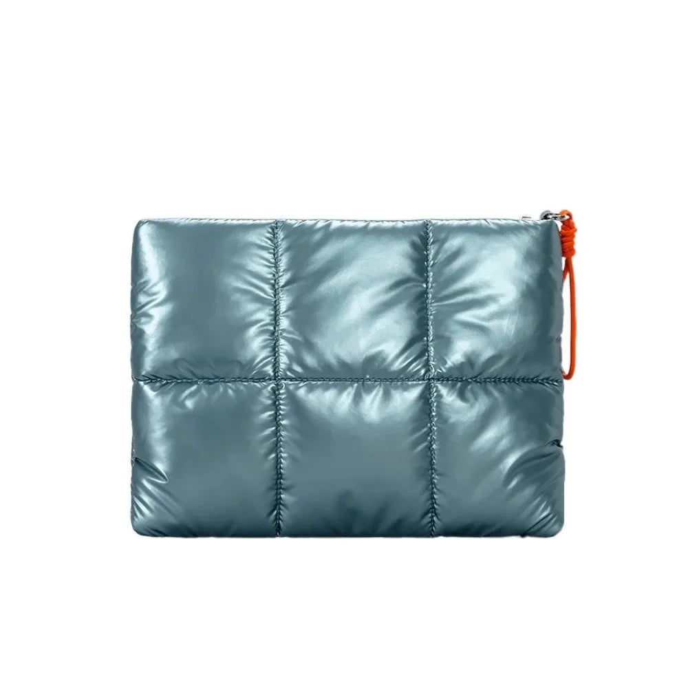 Fashionable, bulky 14-inch laptop bag